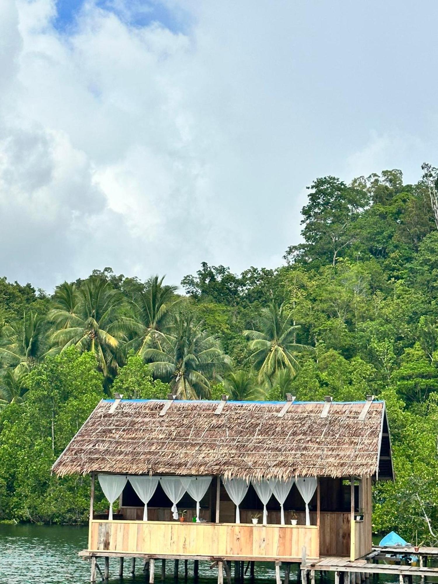 Nyanse Homestay - Raja Ampat Besir Екстер'єр фото