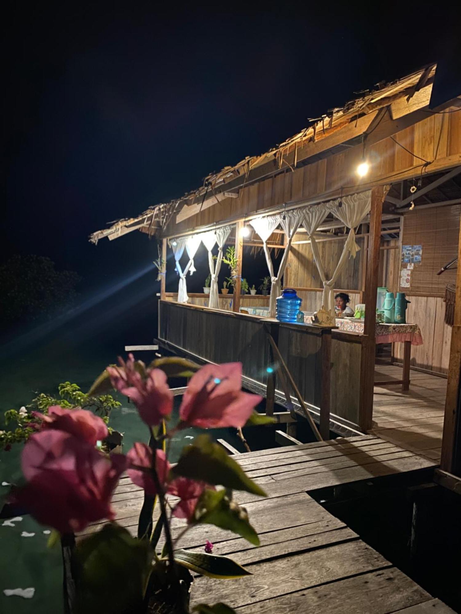 Nyanse Homestay - Raja Ampat Besir Екстер'єр фото